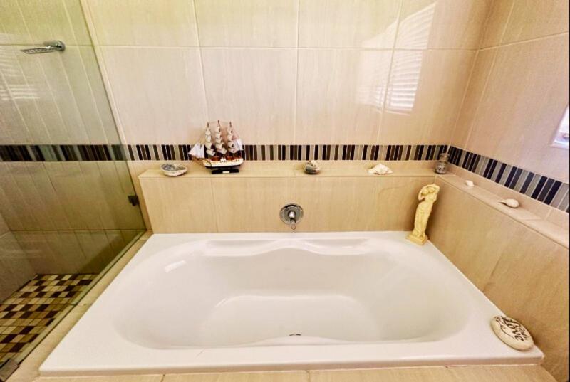 4 Bedroom Property for Sale in Monte Christo Western Cape